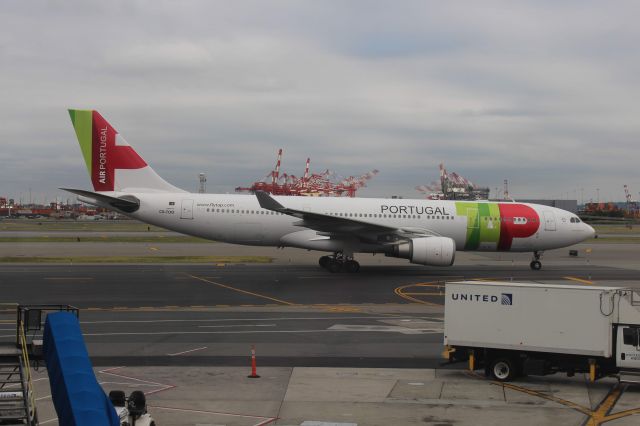 Airbus A330-300 (CS-TOO)