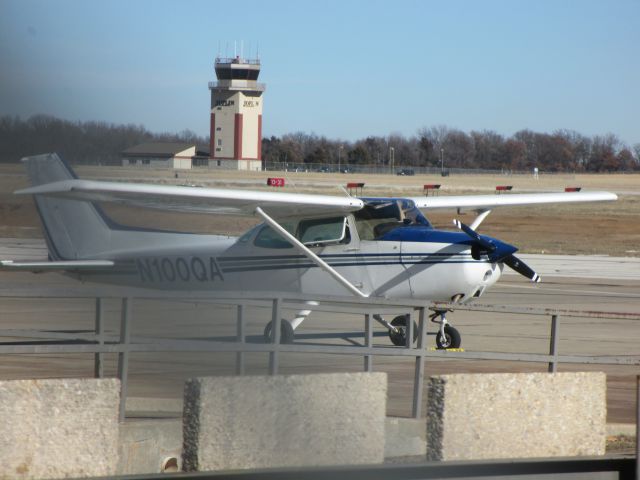 Cessna Skyhawk (N100QA) - @Joplin on 24 JAN 2015.