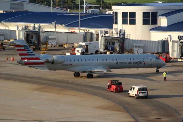 Canadair Regional Jet CRJ-900 (N551NN)