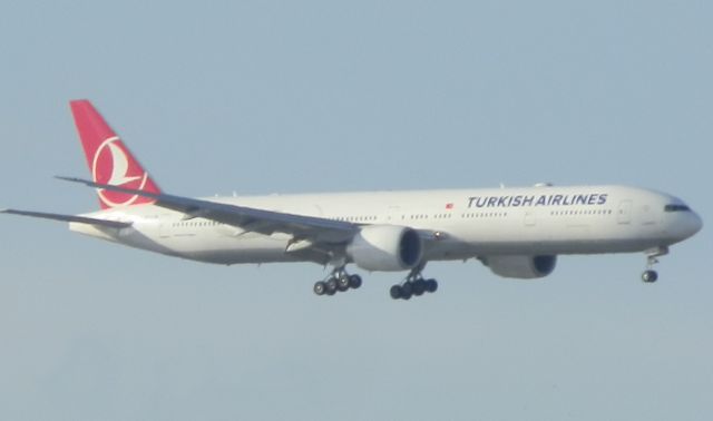 BOEING 777-300ER (TC-JJN)