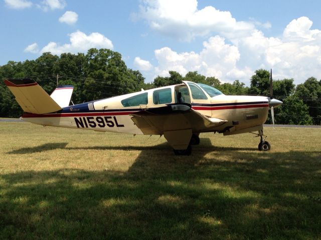 Beechcraft 35 Bonanza (N1595L)