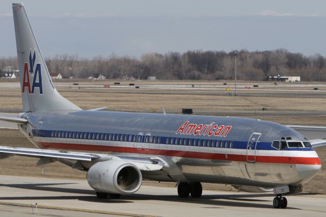 Boeing 737-800 (N967AN) - March 26, 2011 - leaving Detroit terminal for departure