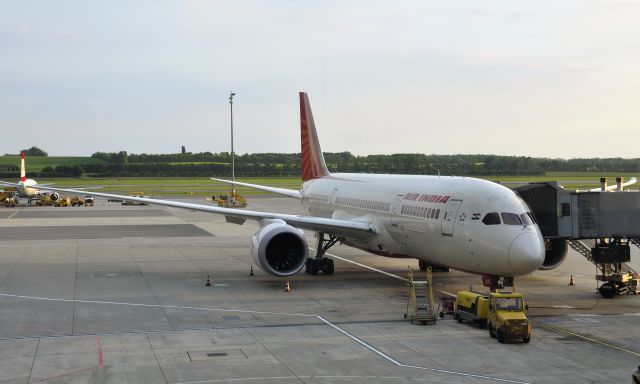 Boeing 787-8 (VT-ANT) - Air India Boeing 787-8 Dreamliner VT-ANT in Vienna 