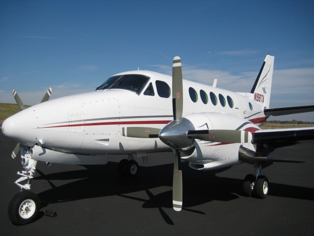 Beechcraft King Air 100 (N98TA)