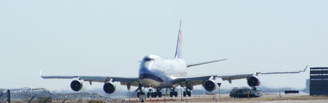 Boeing 747-400 — - China Airlines Cargo on its way to take off.