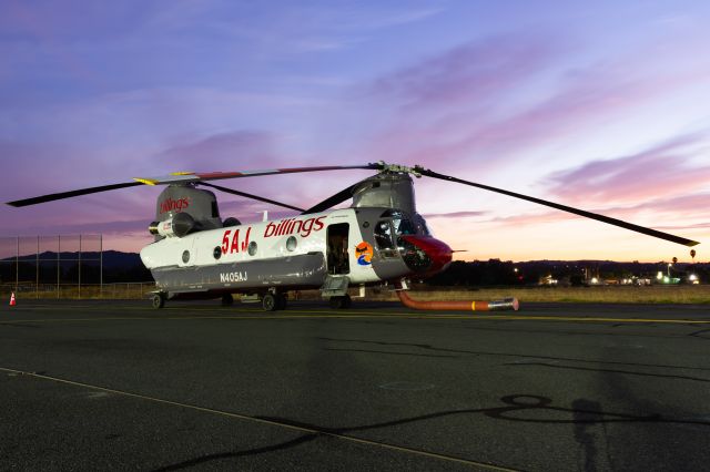 Boeing CH-47 Chinook (N405AJ)