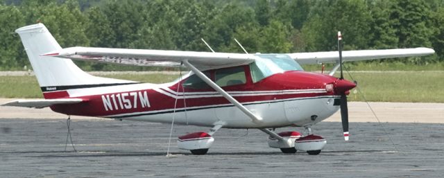 Cessna Skylane (N1157M) - 1975 Cessna 182P in Danville Va.