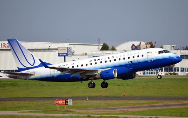 Embraer 170/175 (N641RW) - Departing Ottawa on 25-Aug-12