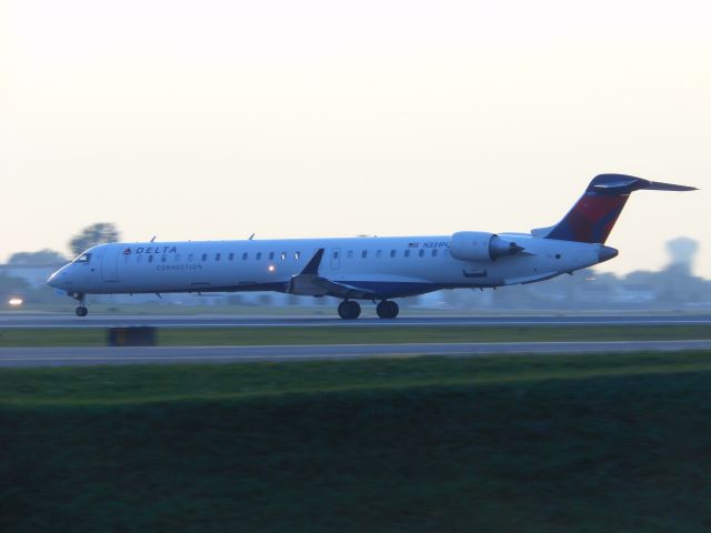 Canadair Regional Jet CRJ-700 (N331PQ)