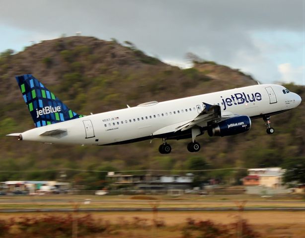 Airbus A320 (N597JB)