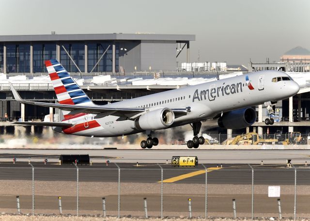 Boeing 757-200 (N207UW)