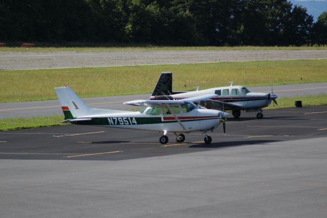 Cessna Skyhawk (N79514) - Parked 