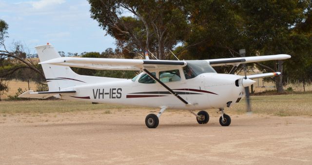 Cessna Skyhawk (VH-IES)