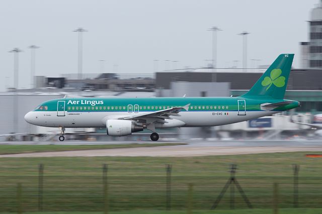 Airbus A320 (EI-CVC) - Shamrock 203 on the short hop back to Dublin.
