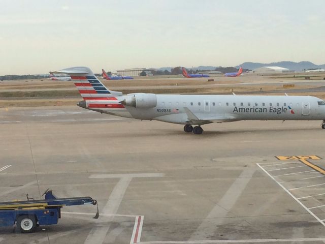 Canadair Regional Jet CRJ-700 (N508AE) - Gate C13 is an awesome planespotting area.