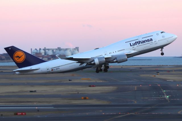 Boeing 747-400 (D-ABTK) - LH 423 to Frankfurt departing on 22R