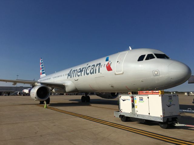 Airbus A321 (N576UW) - Charter flying in Pittsburgh to play Clemson.