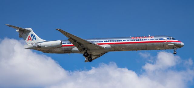 McDonnell Douglas MD-83 (N9402W) - An increasingly rare sight at YYZ, we were very happy to see this come to town!