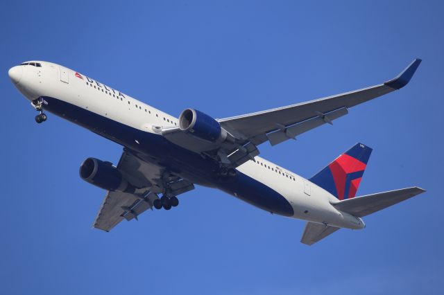 BOEING 767-300 (N171DZ)