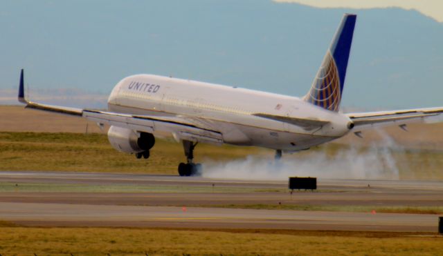 Boeing 757-200 (N12125)