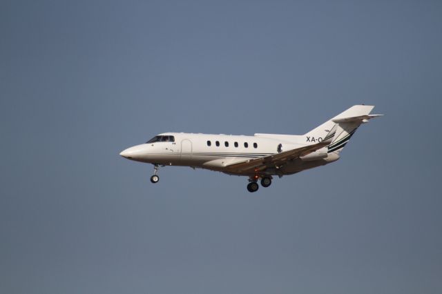 Hawker 800 (XA-AOV) - FINAL APPROACH 27 MMTJ