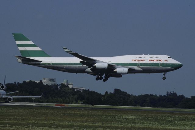 Boeing 747-400 (B-HOX) - Short Final at Narita Intl Airport Rwy16R on 1998/05/31