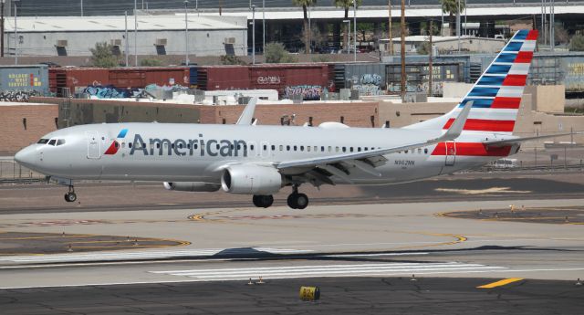 Boeing 737-800 (N962NN)