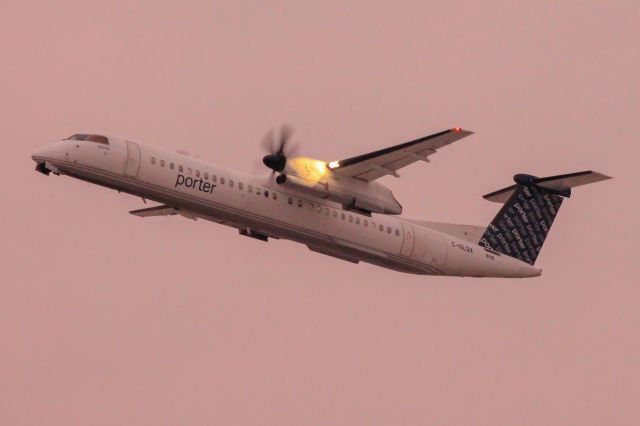 de Havilland Dash 8-400 (C-GLQX) - POE474 to Toronto City Centre (CYTZ).