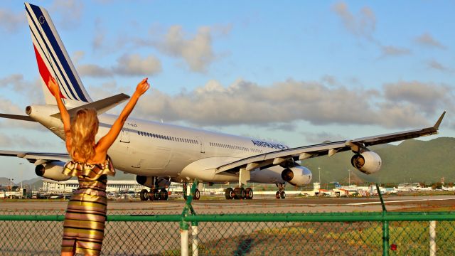 Airbus A340-300 (F-GLZS) - Imminent take-off.br /View at Maho Beach. Thanks for the photo pose.