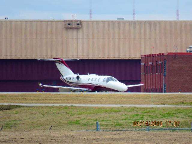 Cessna Citation M2 (N889TA)