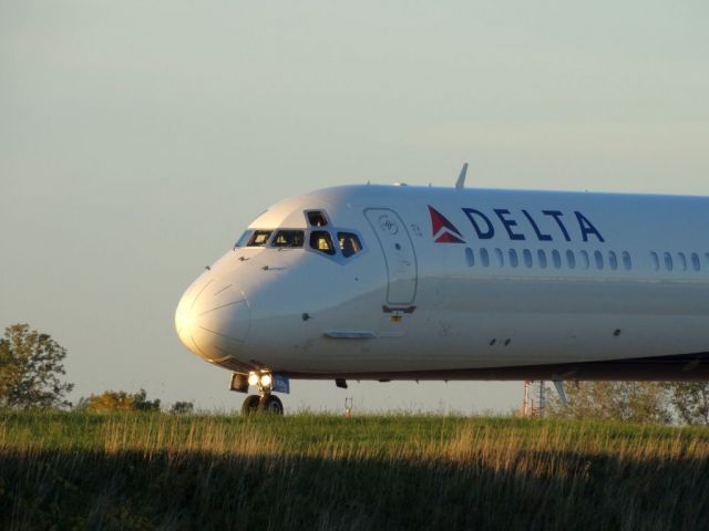 McDonnell Douglas MD-88 (N926DL)