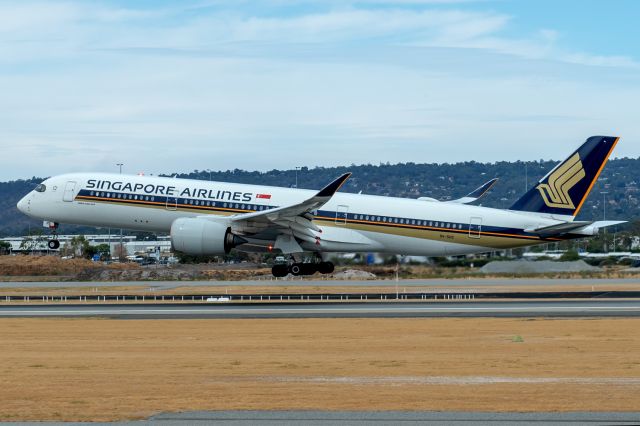 Airbus A350-900 (9V-SHS) - Airbus A350-941 cn 447. SIA 9V-SHS rwy 03 arrival YPPH 06 April 2024