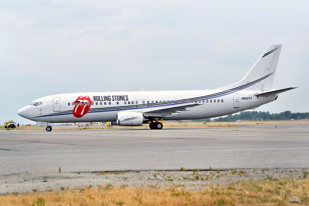 BOEING 737-400 (N802TJ)