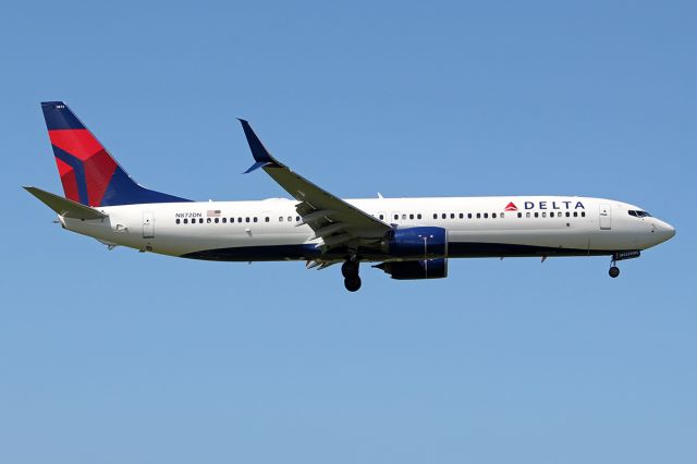 Boeing 737-900 (N872DN)