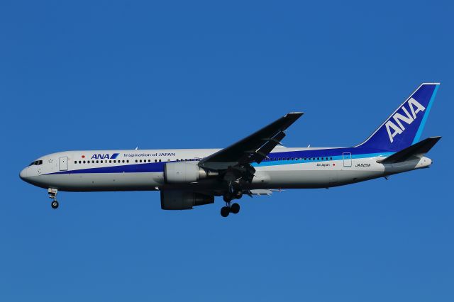 BOEING 767-300 (JA605A)