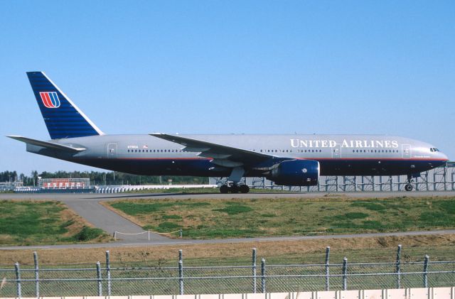 Boeing 777-200 (N798UA) - Taxing at Narita Intl Airport on 2003/11/14