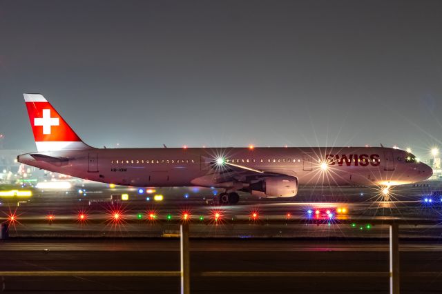 Airbus A321 (HB-IOM)