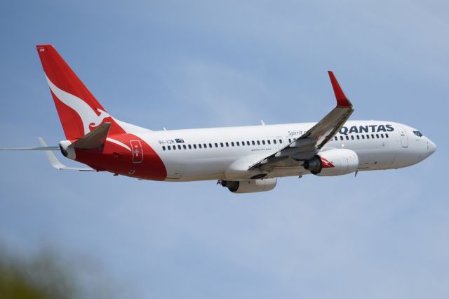 Boeing 737-800 (VH-VZM) - Getting airborne off runway 23.  Wednesday 29th October 2014.