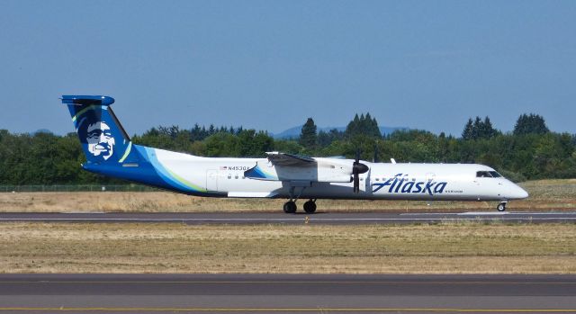 de Havilland Dash 8-400 (N453QX)