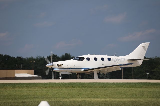 Epic Aircraft LT (N999PT) - On flightline