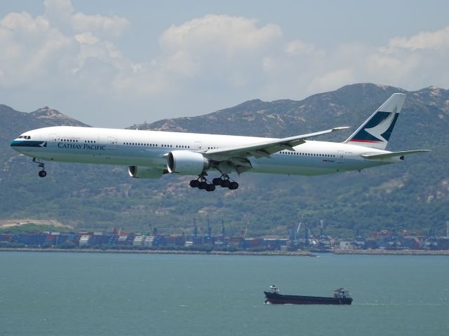 BOEING 777-300ER (B-KPC)