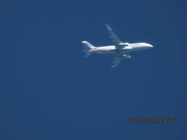 Embraer 175 (N272NN)