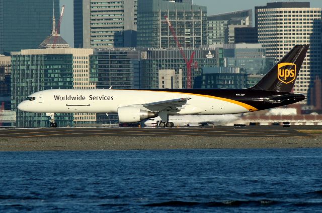 Boeing 757-200 (N412UP) - UPS 9810 to Louisville lining up on 27