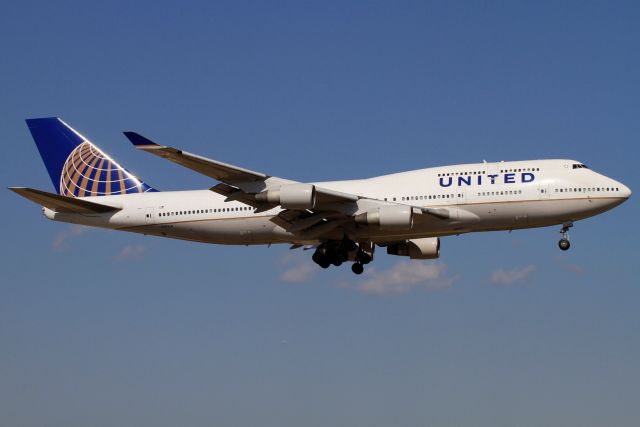 Boeing 747-400 (N181UA)