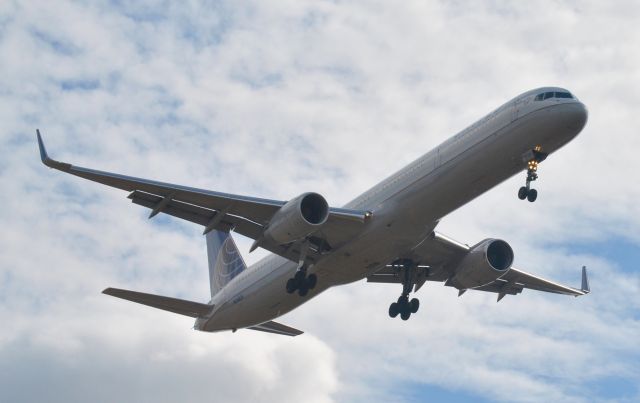 BOEING 757-300 (N74856)