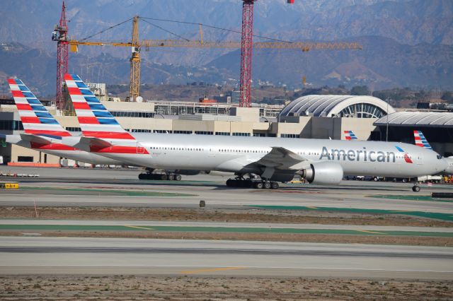 BOEING 777-300ER (N736AT)