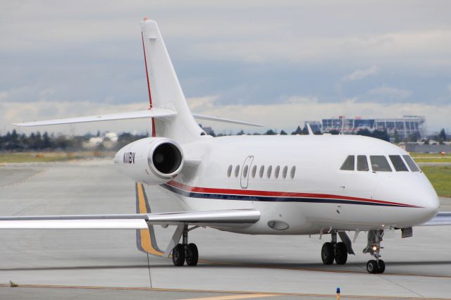 Dassault Falcon 2000 (N11BV)