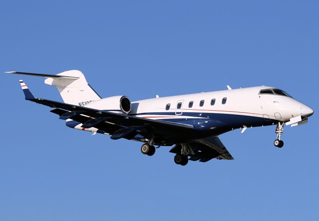 Bombardier Challenger 300 (N510FX)