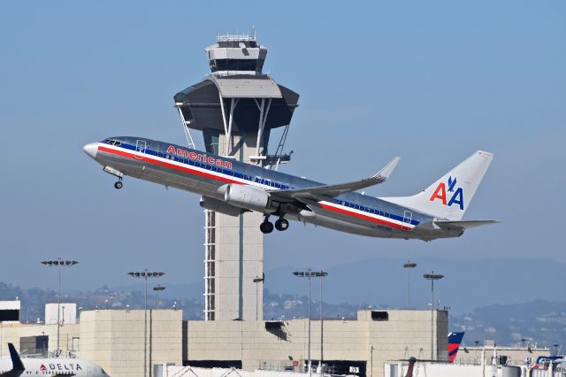 Boeing 737-800 (N904NN)