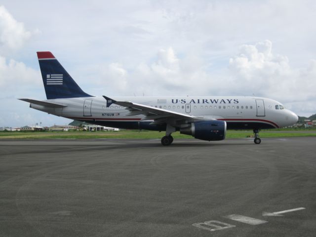 Airbus A319 (N716UW)
